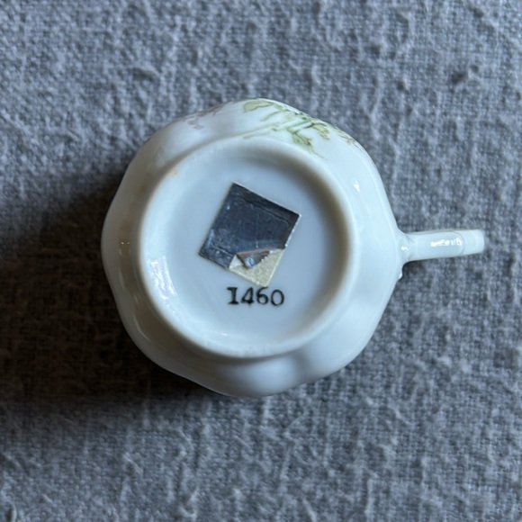 Napco tea cup in Rose bud pattern - Picture 5 of 7